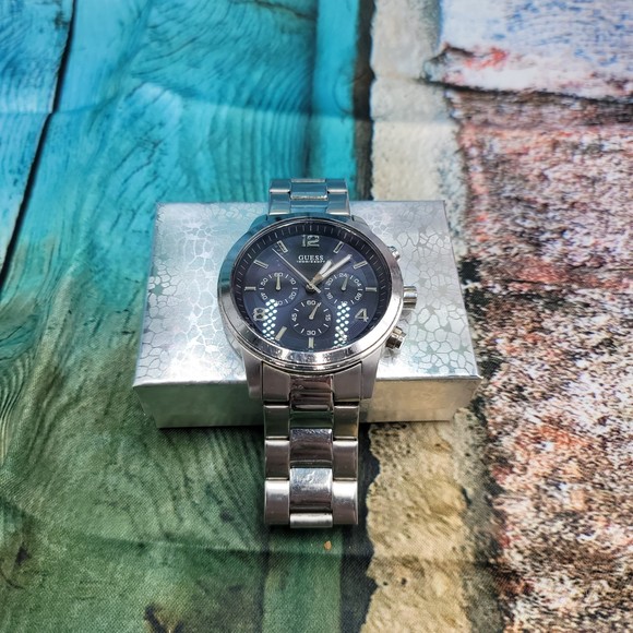 GUESS Women’s Watch Silver Waterpro 100M / 330ft Water Resistant Timepiece - Picture 2 of 4